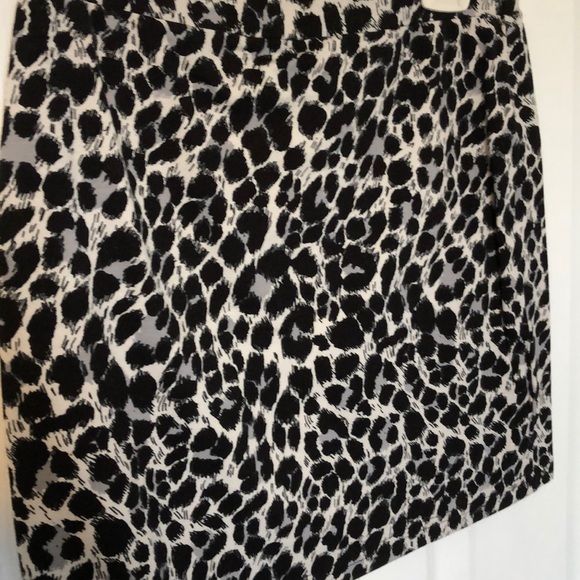 3/$30 Pencil skirt - Picture 2 of 2